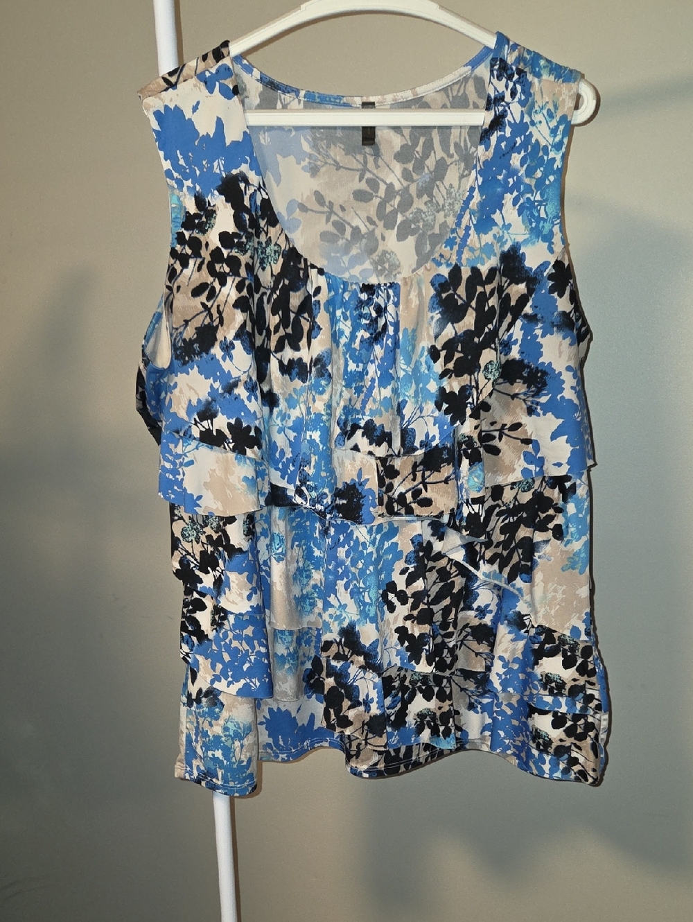 Denver Hayes Blue Black Cream Floral Ruffled Camisole 2X